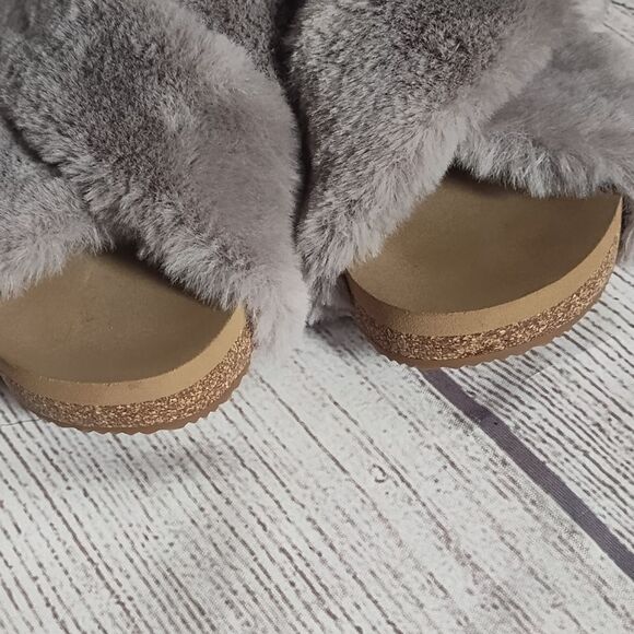 DREAM PAIRS Comfy Fuzzy Slide Slippers NWOT Grey Women's Size 7 - Picture 2 of 14